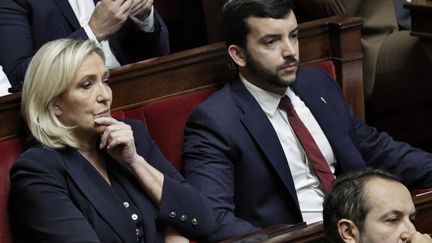 Marine Le Pen et Jean-Philippe Tanguy, députés du Rassemblement national, assistent au débat sur la loi de finance de la Sécurité sociale à l'Assemblée, le 2 décembre 2024. (STEPHANE DE SAKUTIN / AFP)