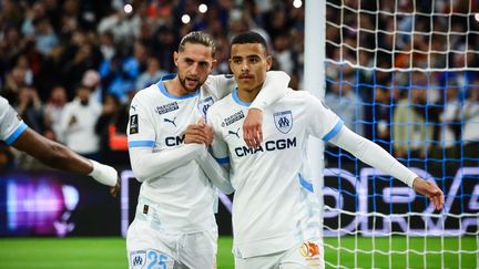 Adrien Rabiot et Mason Greenwood contre Montpellier, le 19 avril 2025. (CLEMENT MAHOUDEAU / AFP)