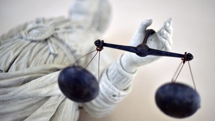 Représentation de la justice sous forme d'une statue (photo d'illustration). (LOIC VENANCE / AFP)