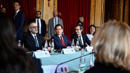 Réunion sur l'Ukraine au ministère des Affaires étrangères à Paris le 17 avril 2025, en présence notamment du secrétaire d'Etat américain Marco Rubio (cravate rouge) (JULIEN DE ROSA / POOL)